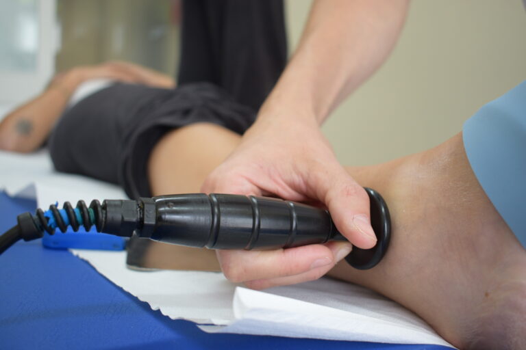 Ultrasuoni terapeutici a Torino: cos’è, indicazioni e differenze con Tecar e Magnetoterapia